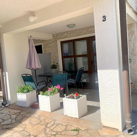 Lovely Apartment In The Groundfloor Zadar Buitenkant foto