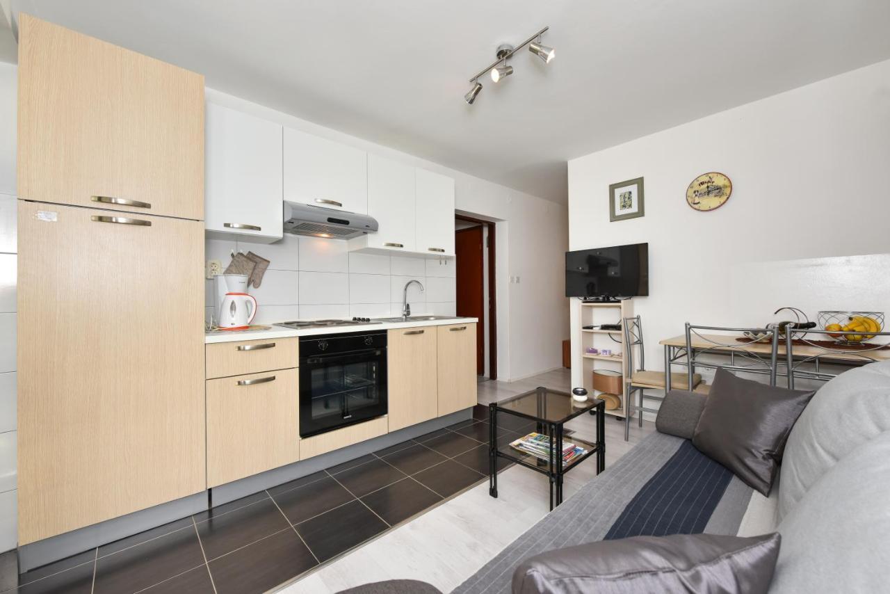 Lovely Apartment In The Groundfloor Zadar Buitenkant foto