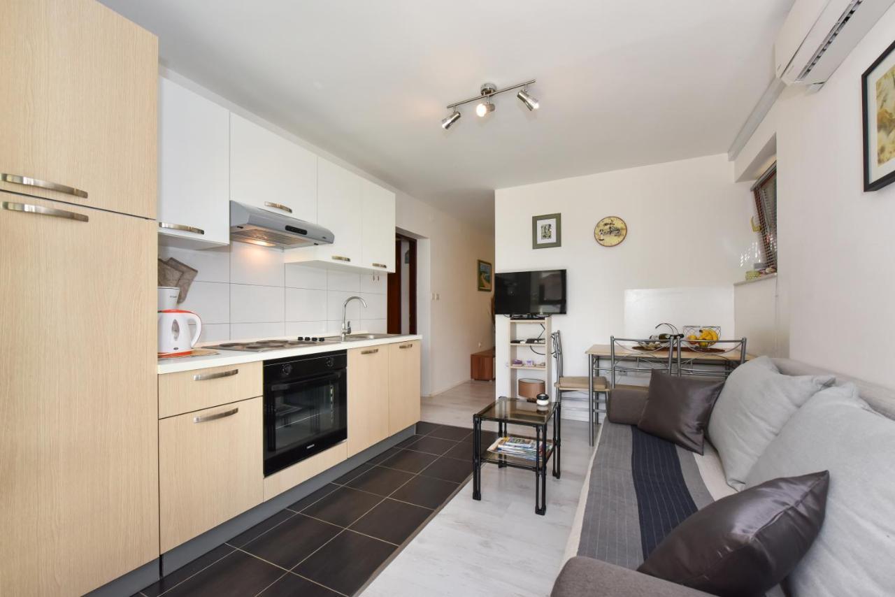 Lovely Apartment In The Groundfloor Zadar Buitenkant foto