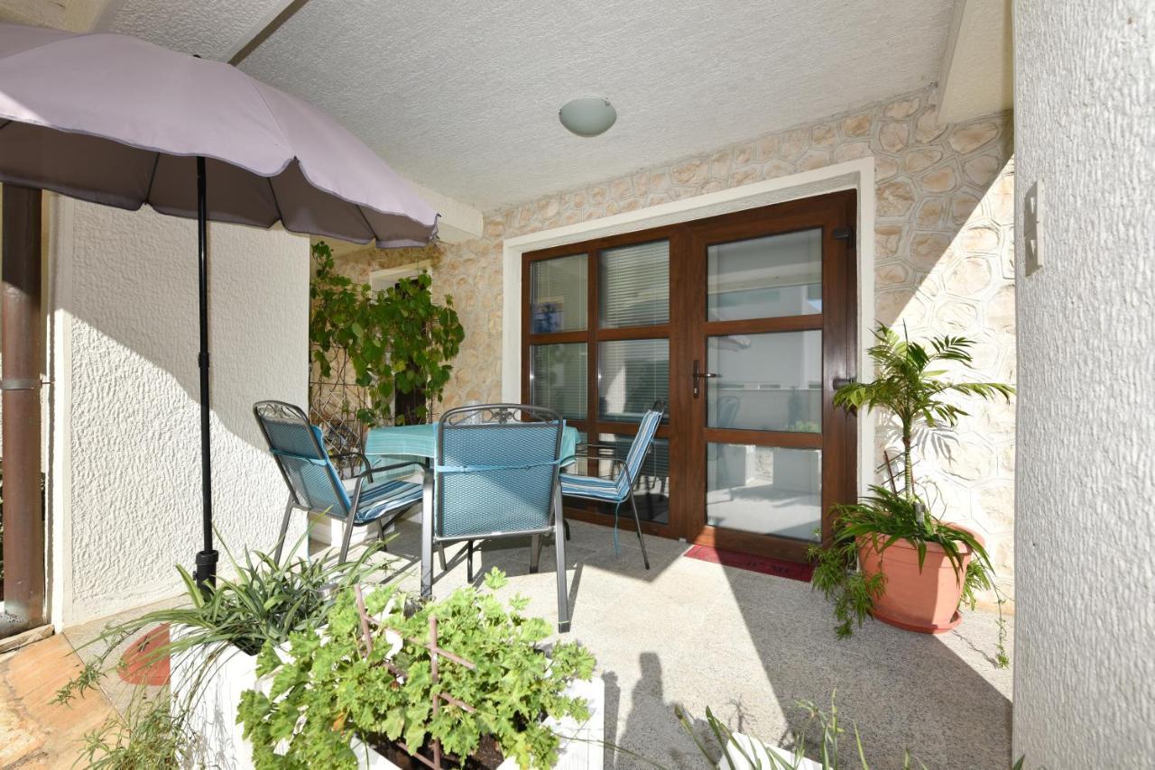 Lovely Apartment In The Groundfloor Zadar Buitenkant foto