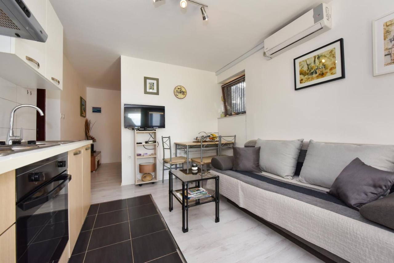 Lovely Apartment In The Groundfloor Zadar Buitenkant foto