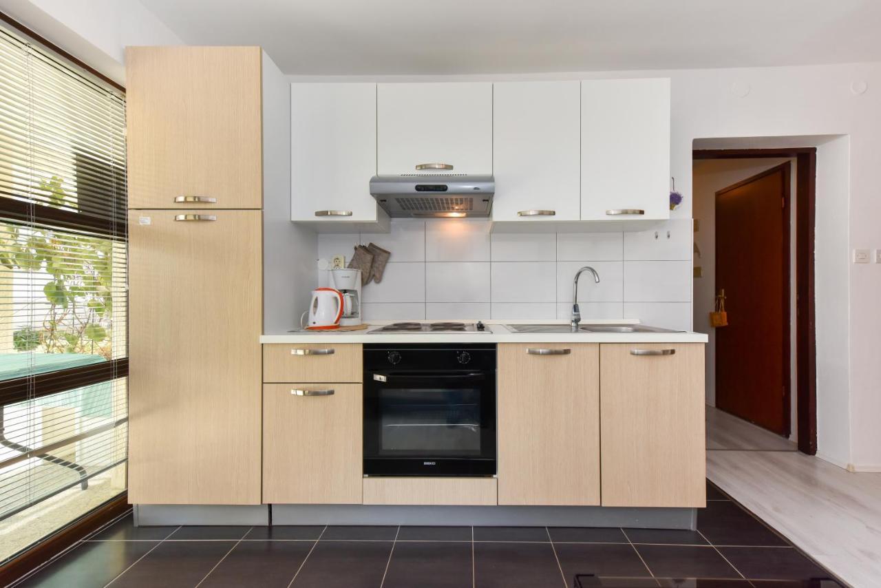 Lovely Apartment In The Groundfloor Zadar Buitenkant foto